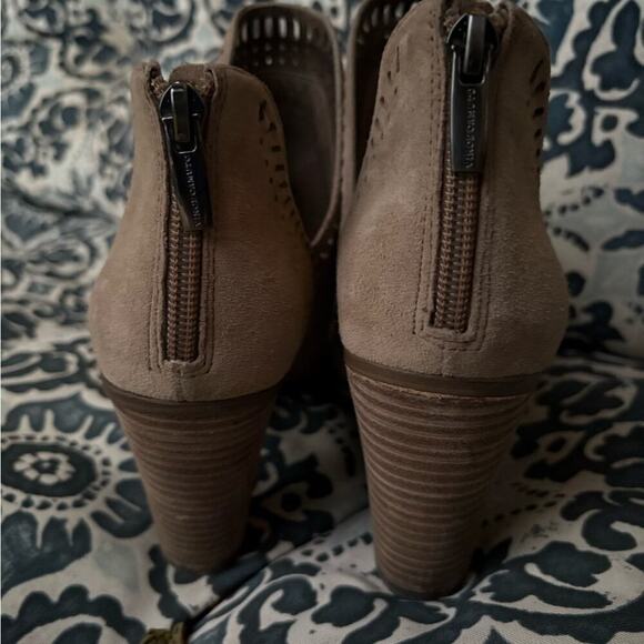 Vince Camuto Suede Women's size 8 Split Shaft Ankle Boots​​ - Picture 4 of 9